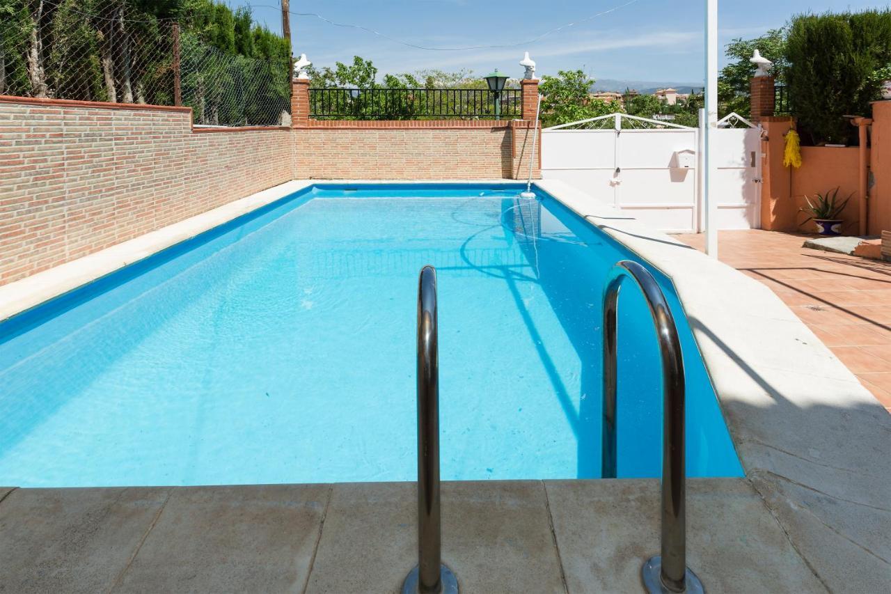 Habitaciones Iraizas Con Piscina Otura Luaran gambar